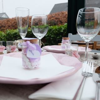 Hochzeit: Gastgeschenk Glasflasche mit Hochzeitsmandeln