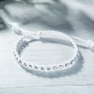 Makramee-Armband mit W&uuml;rfel-Metall-Perlen