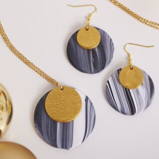 Schmuck-Design mit Pouring