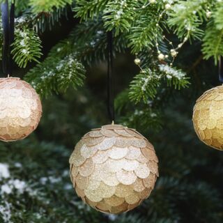 Weihnachtskugeln verzieren mit Styro-Art