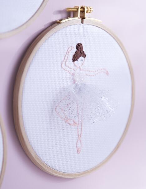 gestickte Ballerina