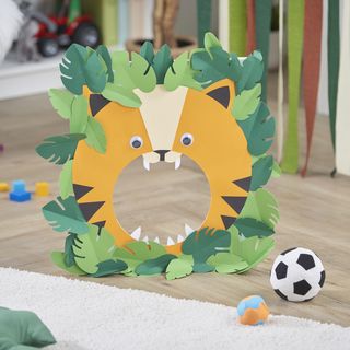 Kinderspiel F&uuml;tter den L&ouml;wen