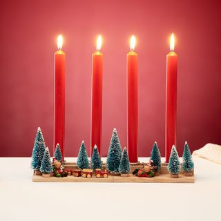 Adventskerzenhalter mit Miniaturszene