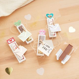 Geschenkverpackung f&uuml;r Schokoriegelhalter & Geldscheine