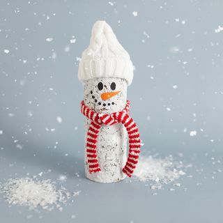 Baumstamm Schneemann