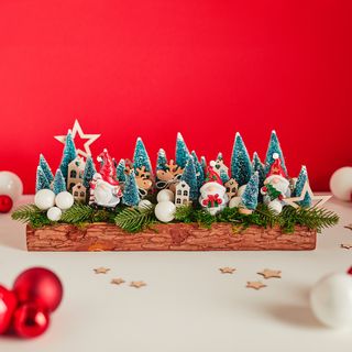 Weihnachtsgesteck auf Dekotablett