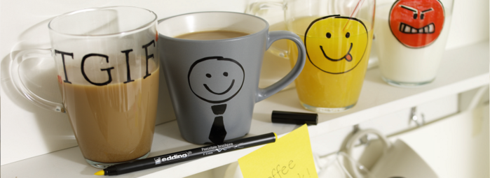 Becher f&uuml;r den Job selber bemalen mit edding Porzellan-Pinselstift