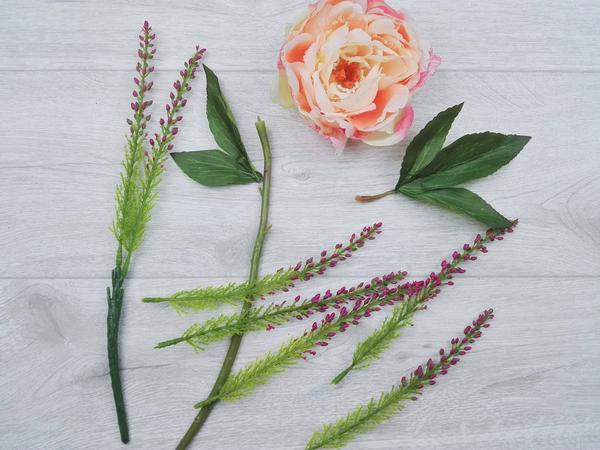 T&uuml;rkranz selber basteln Fr&uuml;hling - Blumen zurechtschneiden