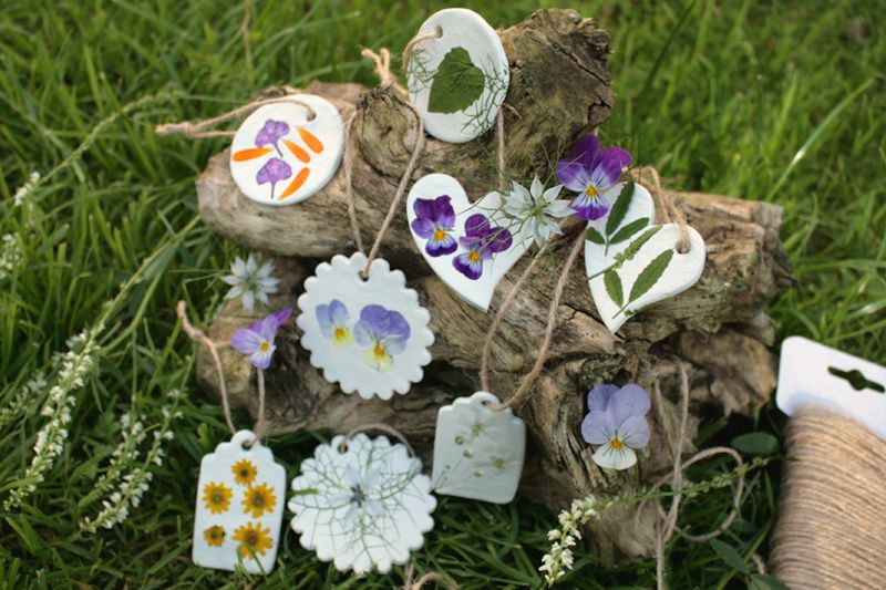 Anleitung: Tonanh&auml;nger mit echten Blumen