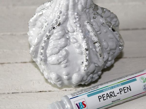 Basteln im Herbst: K&uuml;rbisse verzieren mit einem Pearl-Pen