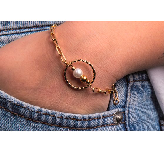 Metal ring twisted