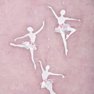 Filigrane Ballerinas aus Fotokarton
